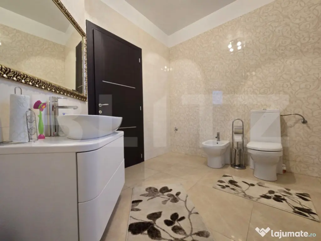 Vile cu piscina exclusivista de vanzare in zona Grand Hote