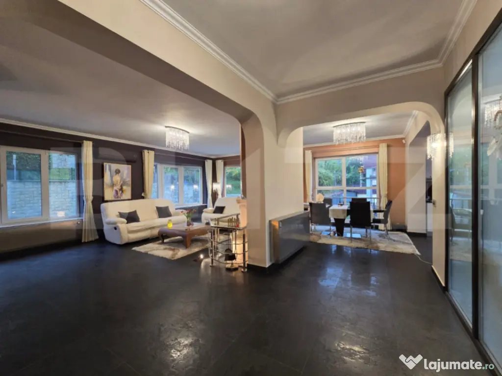 Vile cu piscina exclusivista de vanzare in zona Grand Hote