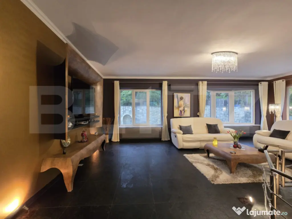 Vile cu piscina exclusivista de vanzare in zona Grand Hote