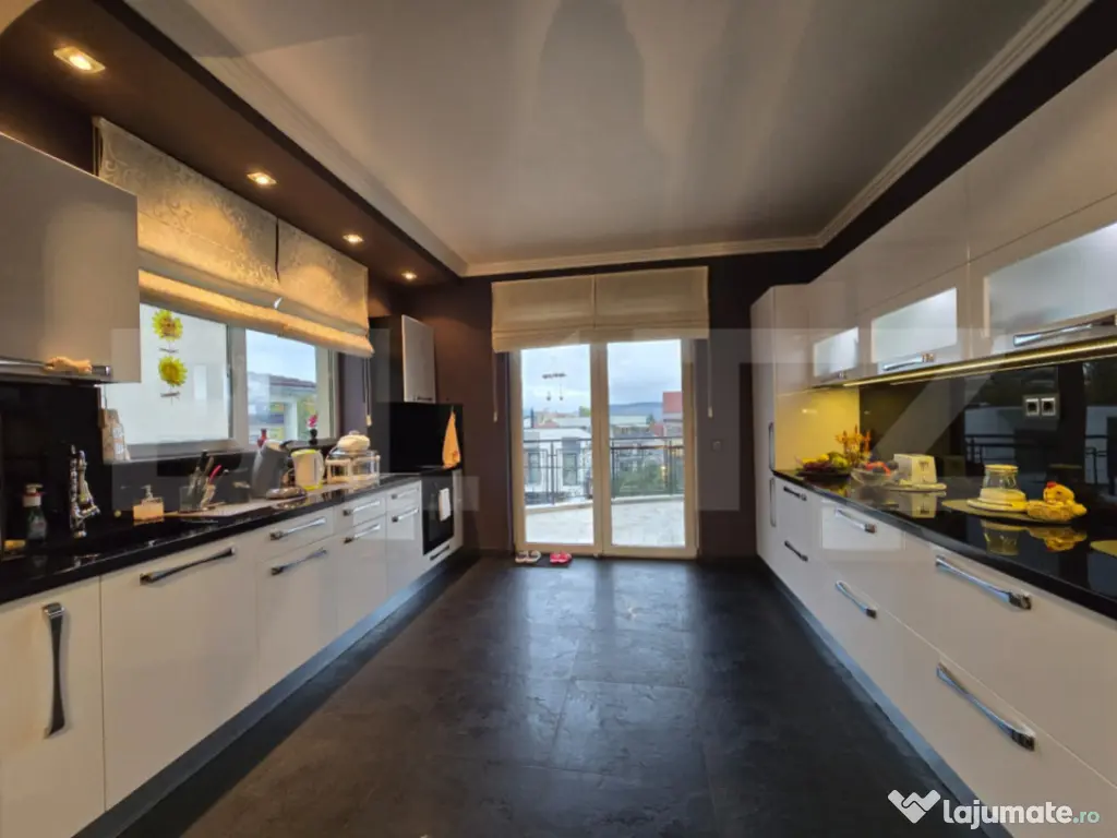 Vile cu piscina exclusivista de vanzare in zona Grand Hote