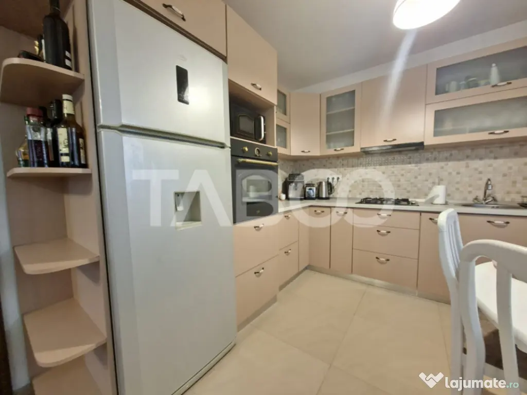 Apartament 3 camere de vanzare balcon terasa pivnita Arhitec