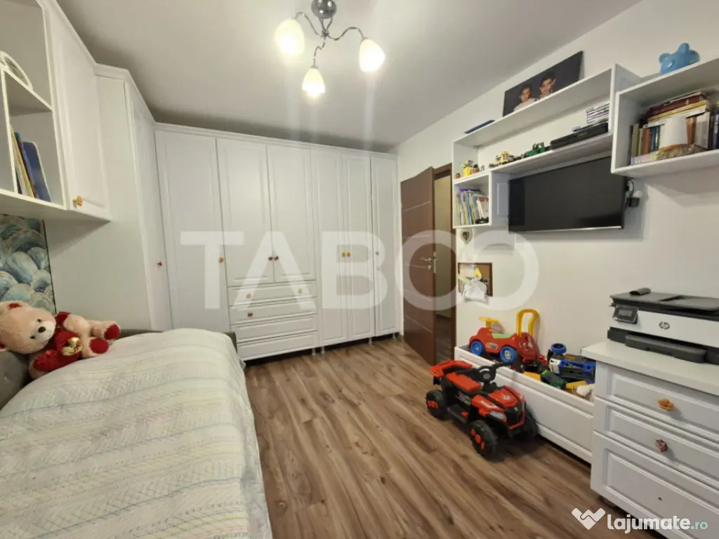 Apartament 3 camere de vanzare balcon terasa pivnita Arhitec