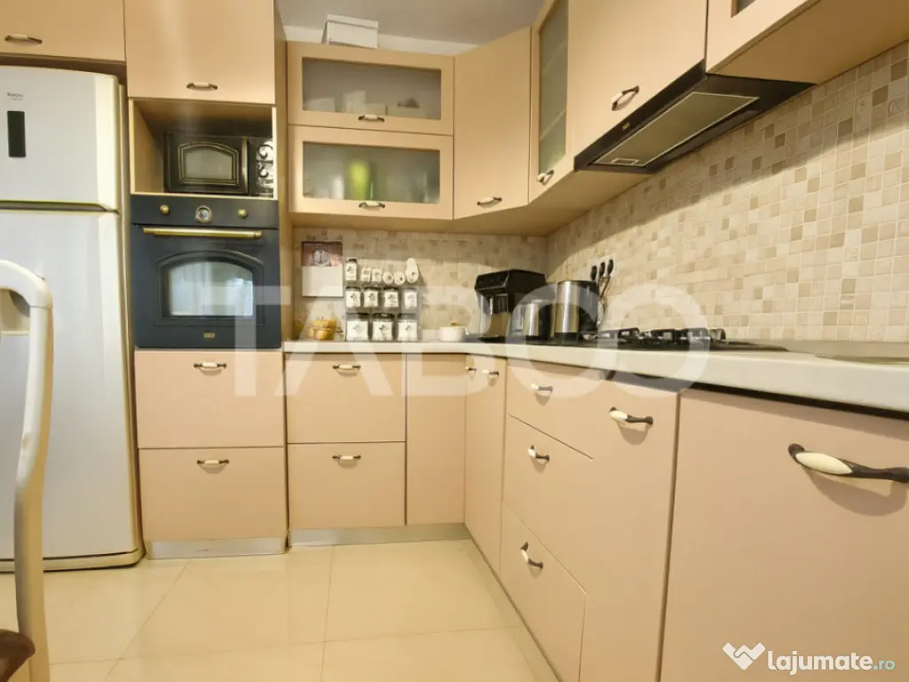 Apartament 3 camere de vanzare balcon terasa pivnita Arhitec