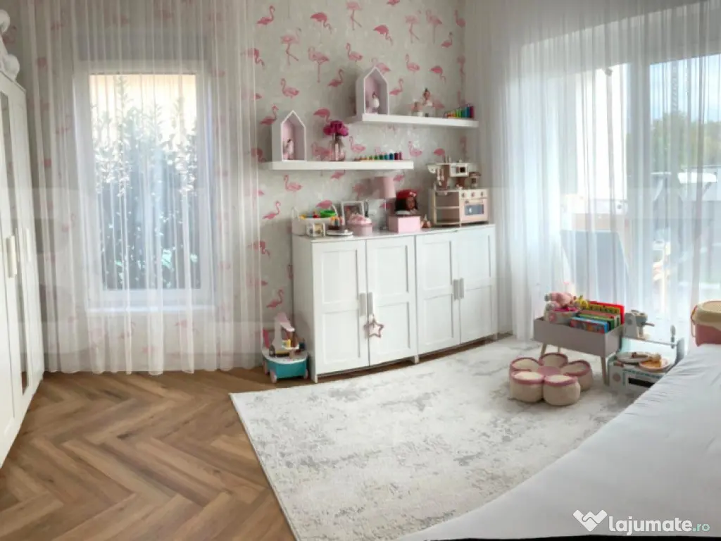 Vilă Luxoasa cu Piscină Exterioară, Podgoria, 150 mp