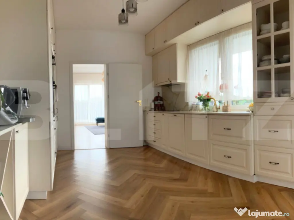 Vilă Luxoasa cu Piscină Exterioară, Podgoria, 150 mp