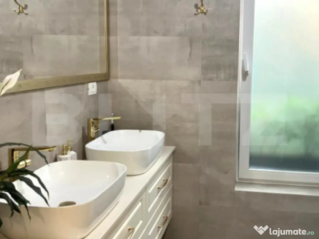 Vilă Luxoasa cu Piscină Exterioară, Podgoria, 150 mp