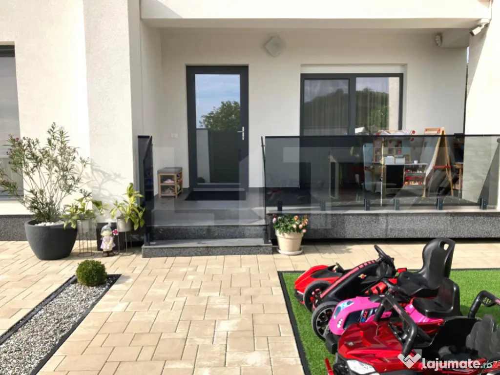 Vilă Luxoasa cu Piscină Exterioară, Podgoria, 150 mp