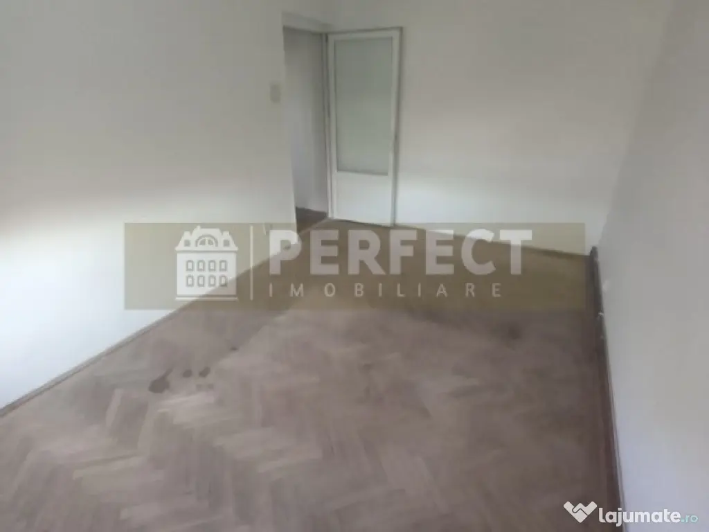 Ap.3 camere DECOMANDAT,Vest, etajul 4, Pret 72000 euro 