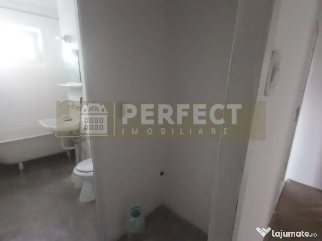 Ap.3 camere DECOMANDAT,Vest, etajul 4, Pret 72000 euro 