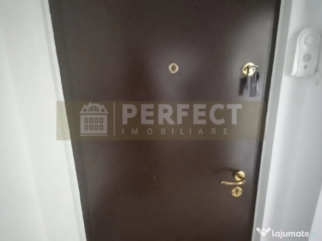 Ap.3 camere DECOMANDAT,Vest, etajul 4, Pret 72000 euro 