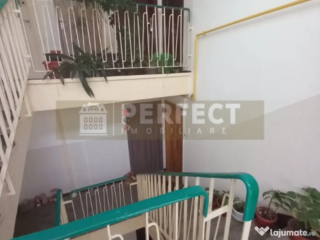 Ap.3 camere DECOMANDAT,Vest, etajul 4, Pret 72000 euro 