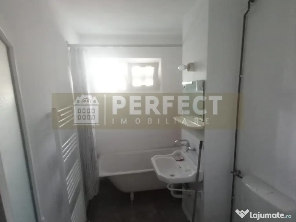 Ap.3 camere DECOMANDAT,Vest, etajul 4, Pret 72000 euro 