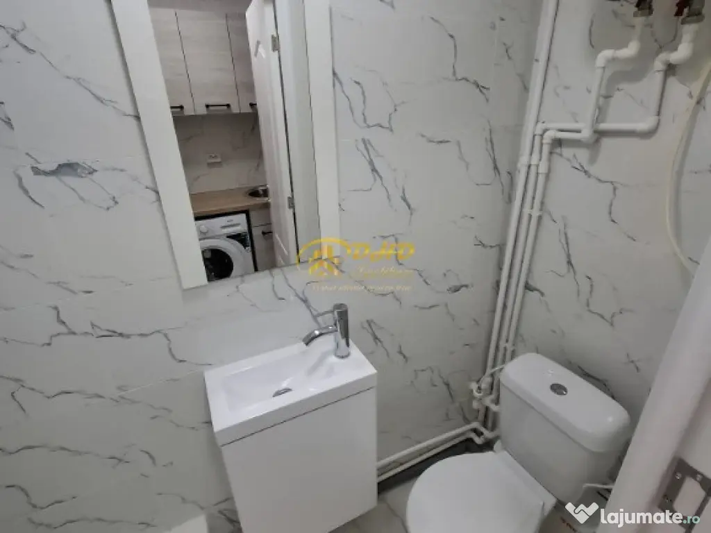 Cameră de cămin cu baie proprie in spate la Jumbo