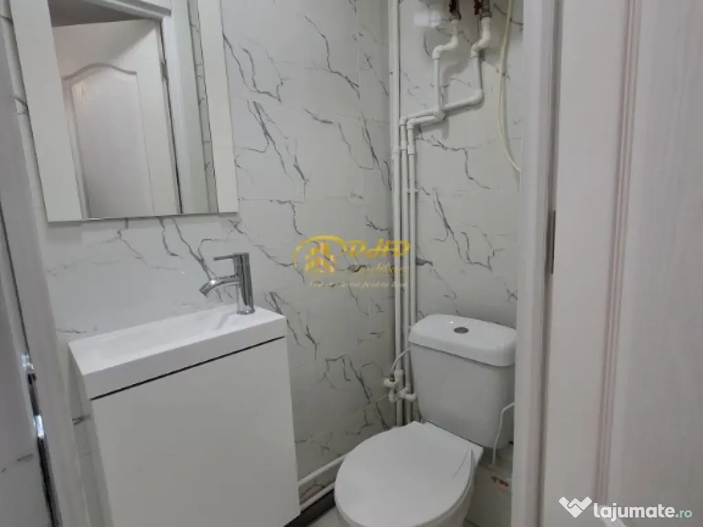 Cameră de cămin cu baie proprie in spate la Jumbo