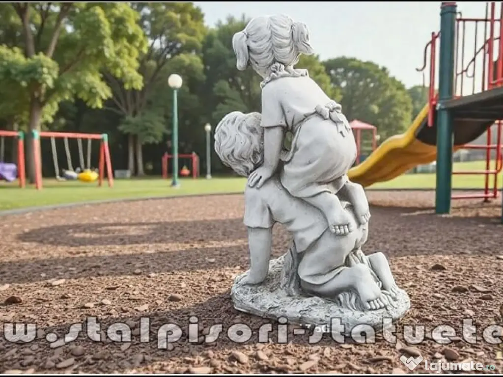 Statuetă copii la joacă, gri antichizat, model S99. 