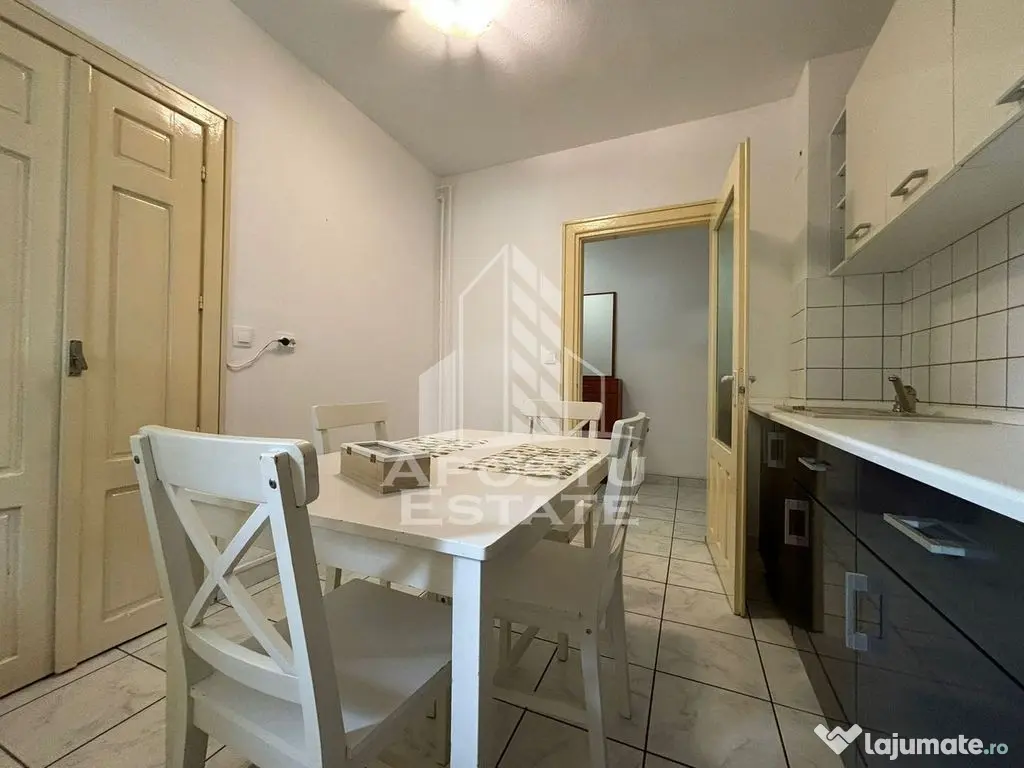 Apartament cu 2 camere, semidecomandat, bloc 2002,central...