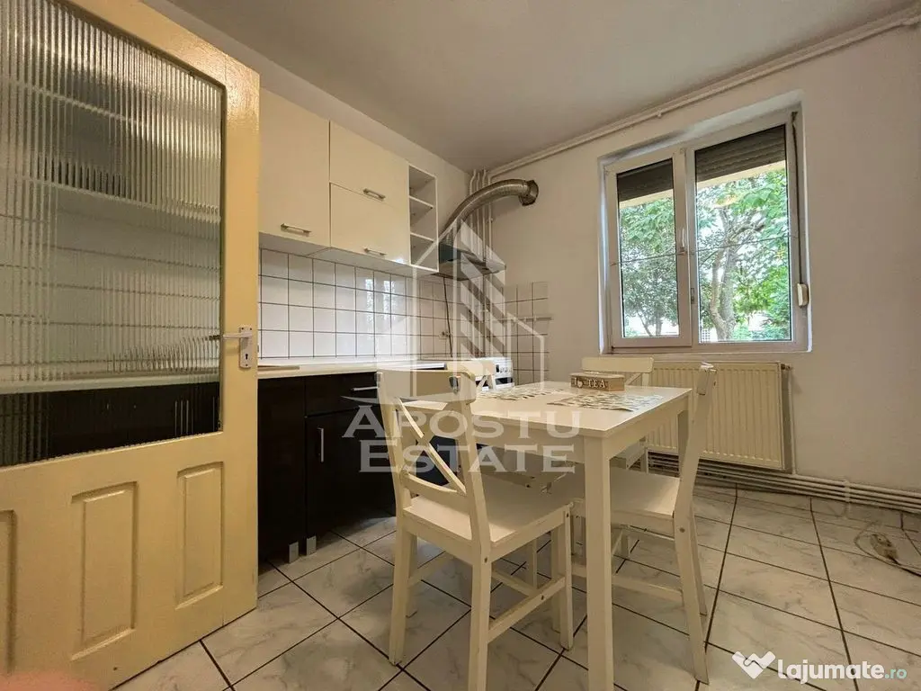 Apartament cu 2 camere, semidecomandat, bloc 2002,central...