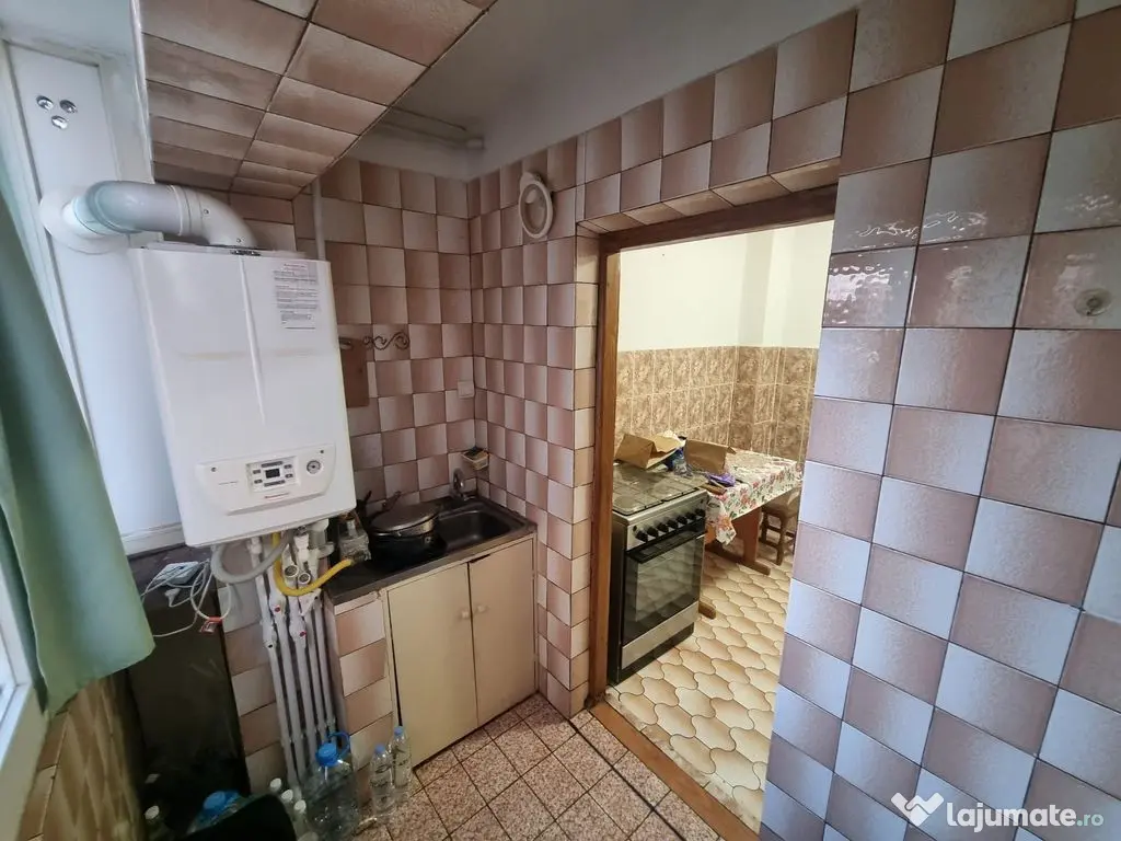 Casa de cultura-apartament 3 camere decomandat cu gaze