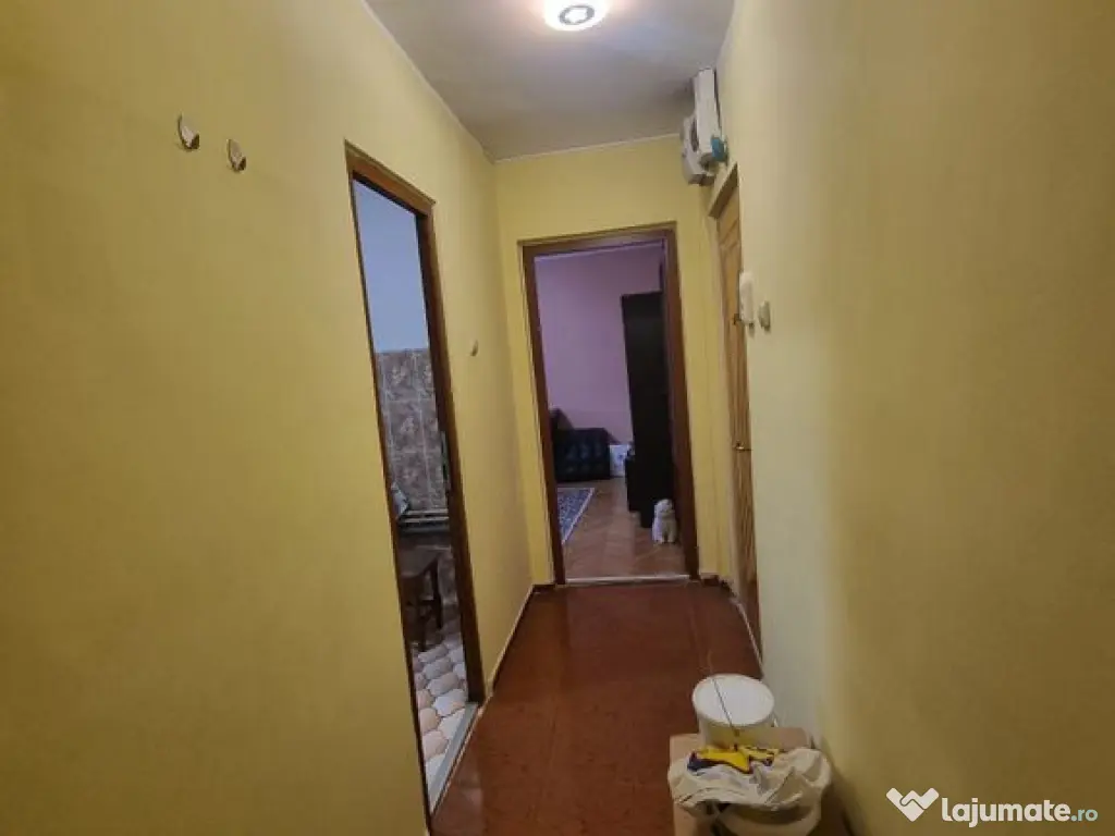 Casa de cultura-apartament 3 camere decomandat cu gaze