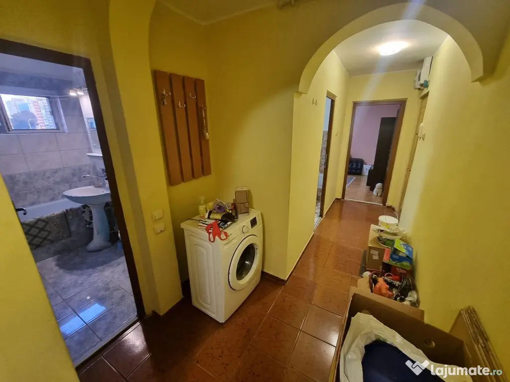 Casa de cultura-apartament 3 camere decomandat cu gaze