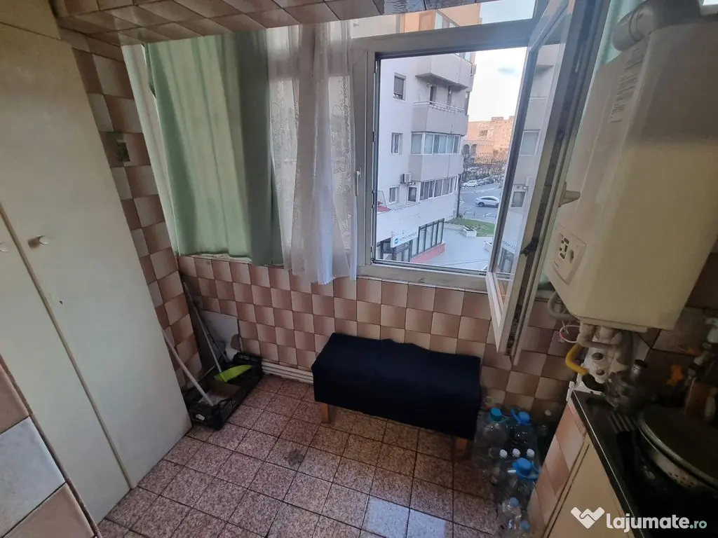 Casa de cultura-apartament 3 camere decomandat cu gaze