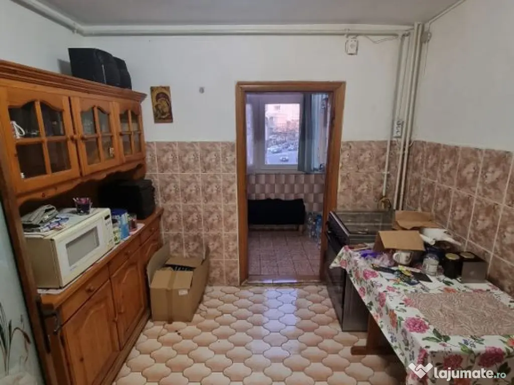 Casa de cultura-apartament 3 camere decomandat cu gaze