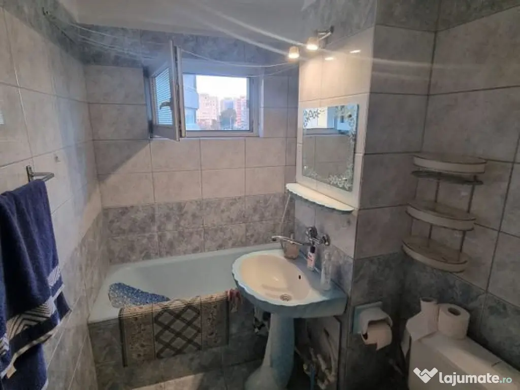 Casa de cultura-apartament 3 camere decomandat cu gaze