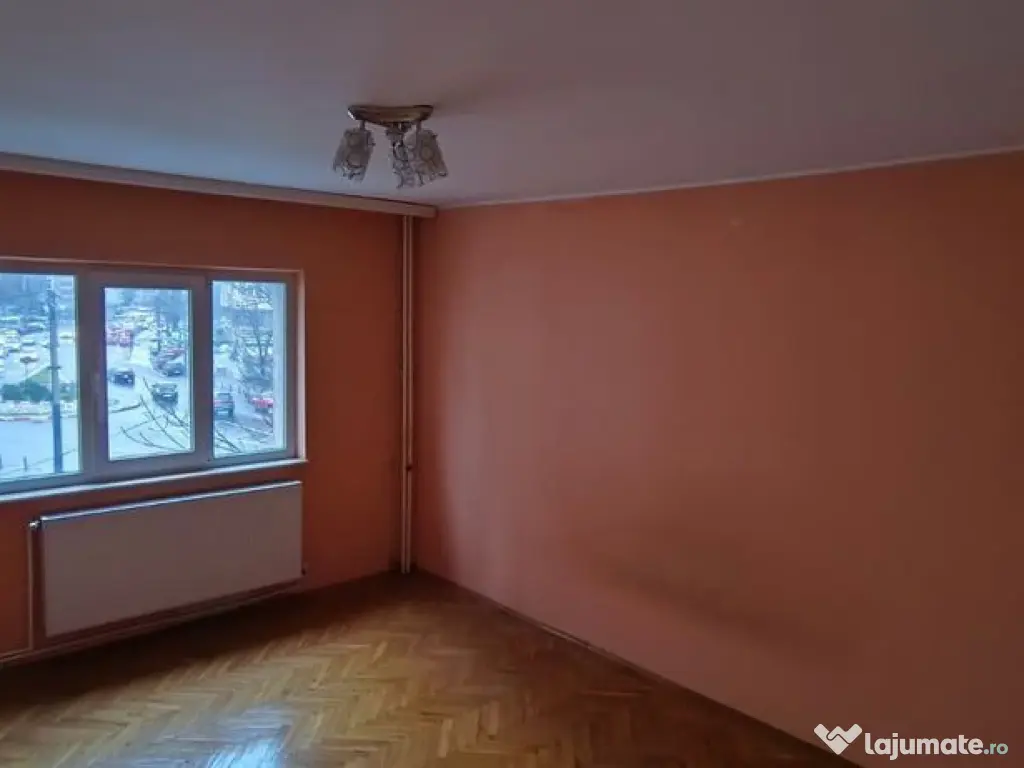 Casa de cultura-apartament 3 camere decomandat cu gaze