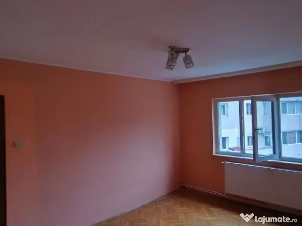 Casa de cultura-apartament 3 camere decomandat cu gaze