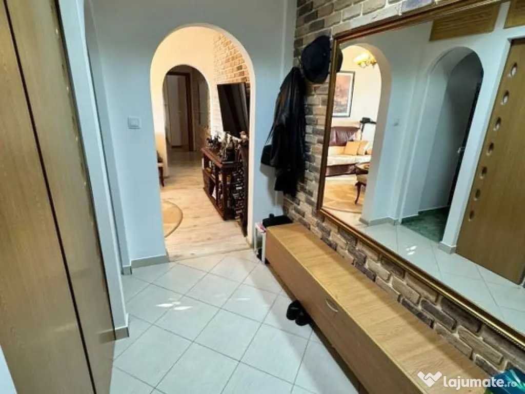 Apartament 3 camere semidecomandat-zona Inel 2