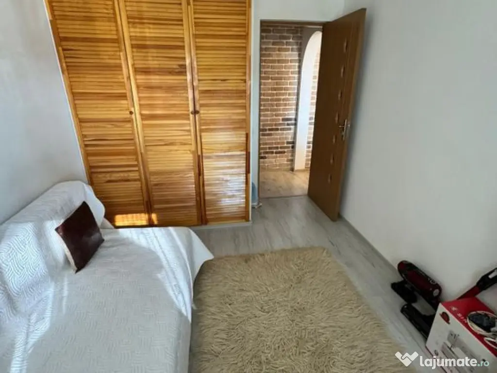 Apartament 3 camere semidecomandat-zona Inel 2