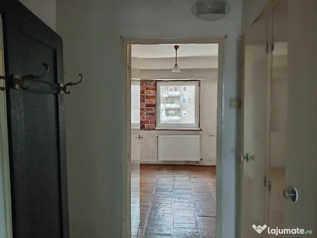 Apartament 3 camere , Bulevardul Decebal -piata 