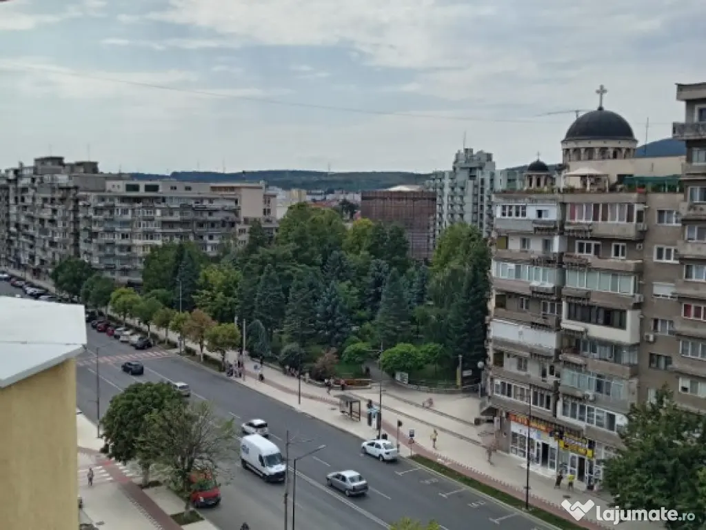 Apartament 3 camere , Bulevardul Decebal -piata