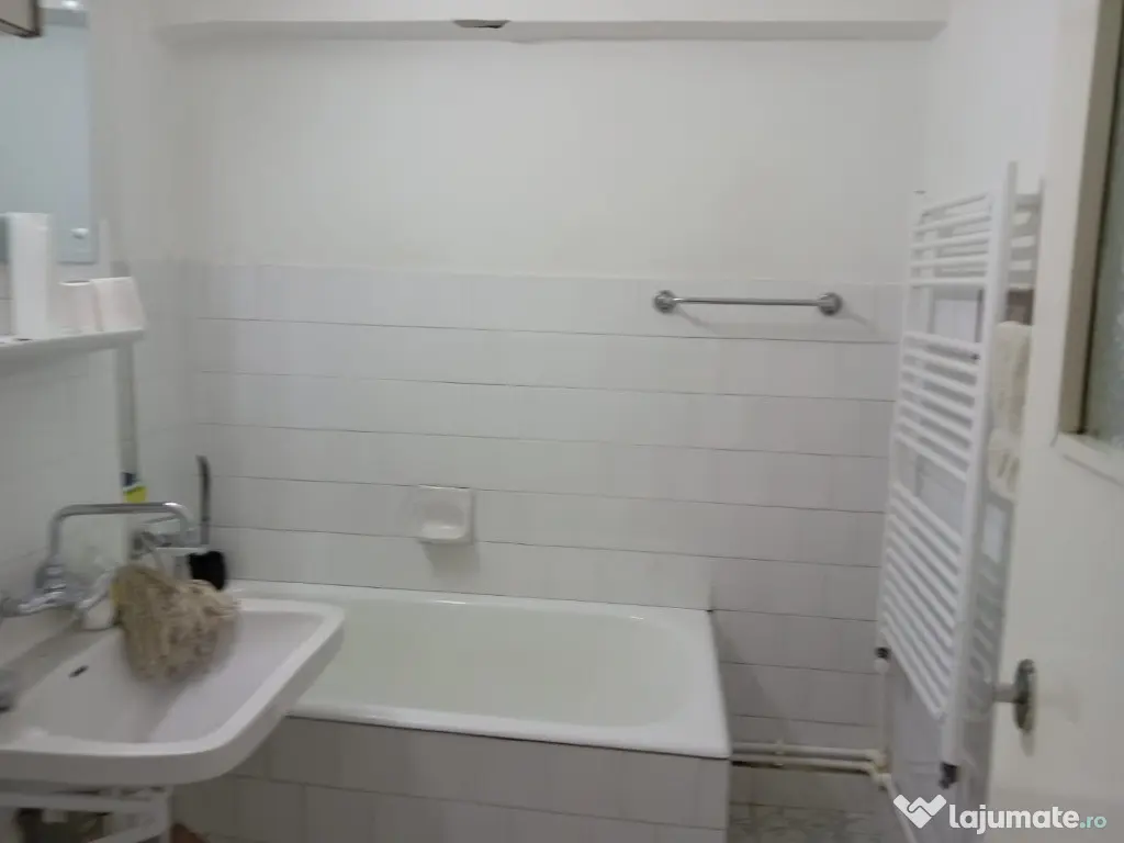 Apartament 3 camere , Bulevardul Decebal -piata 