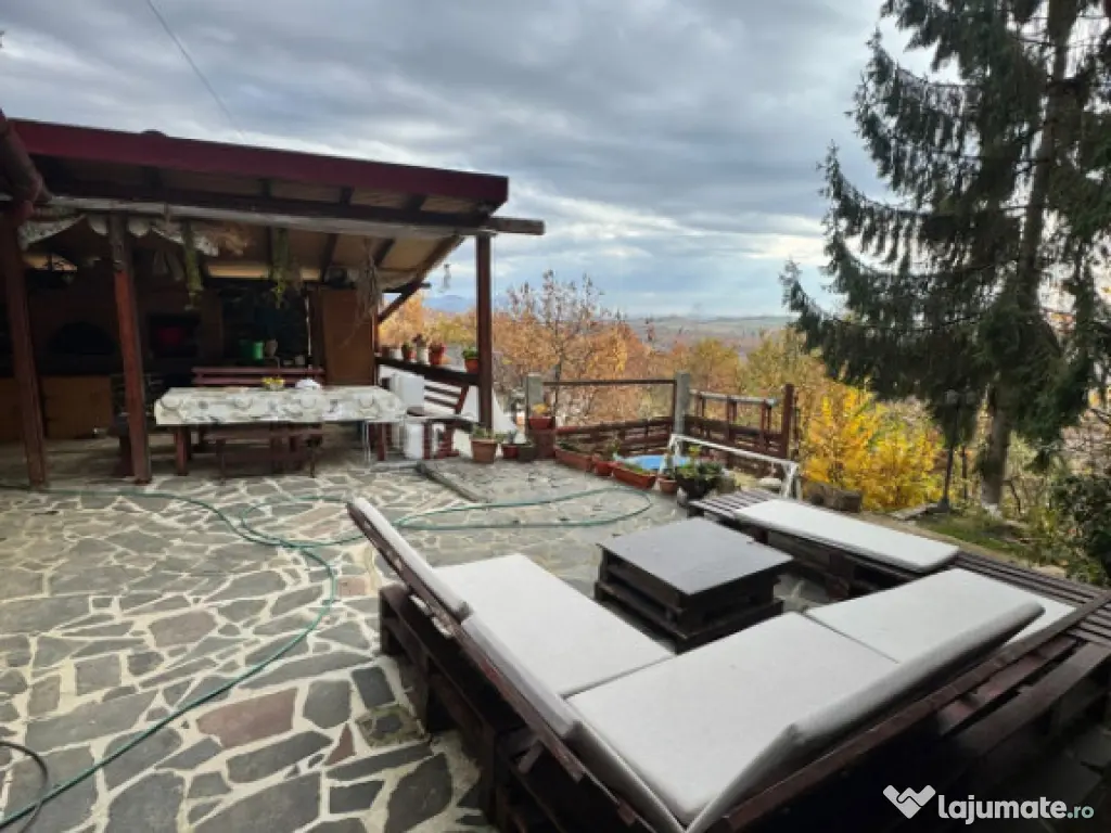 Casă modernă cu priveliște panoramică – ideală pentru