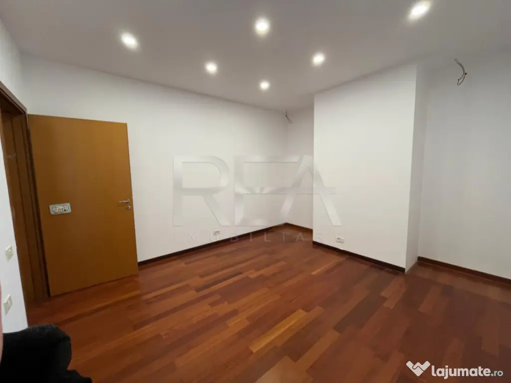 Apartament 4 camere Resedinta 