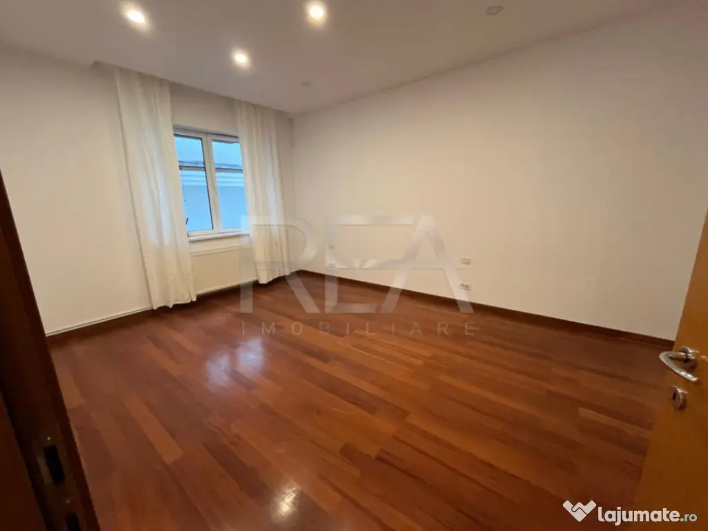 Apartament 4 camere Resedinta 