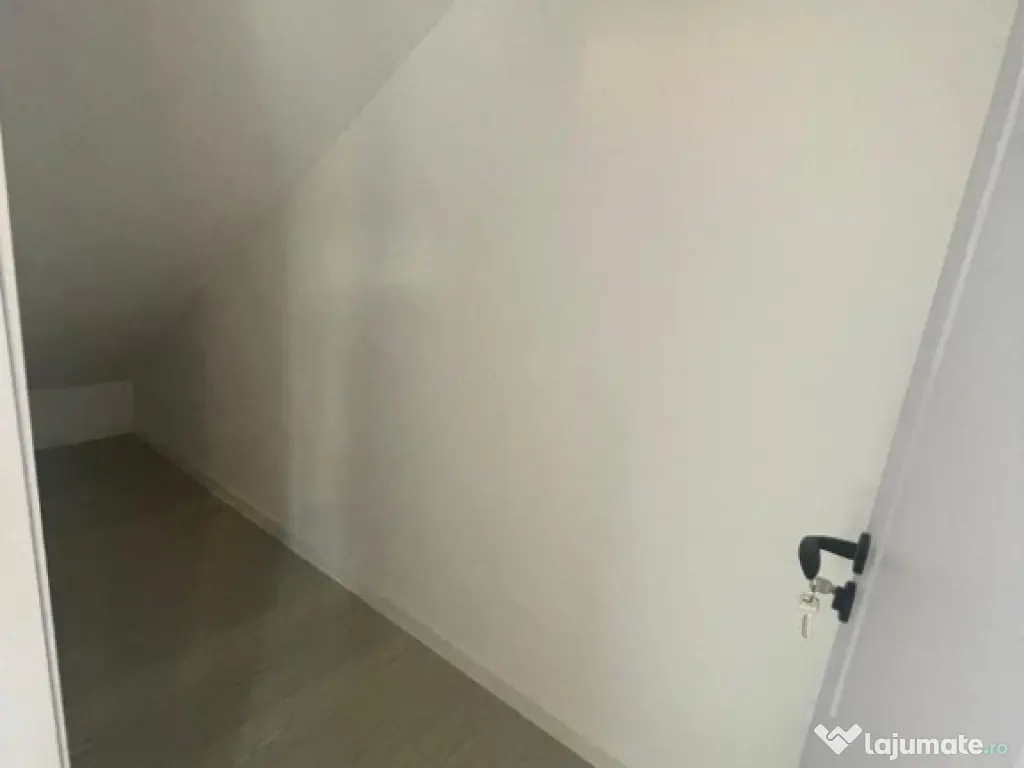 Apartament 2 camere cu curte proprie și 2 locuri de parcare