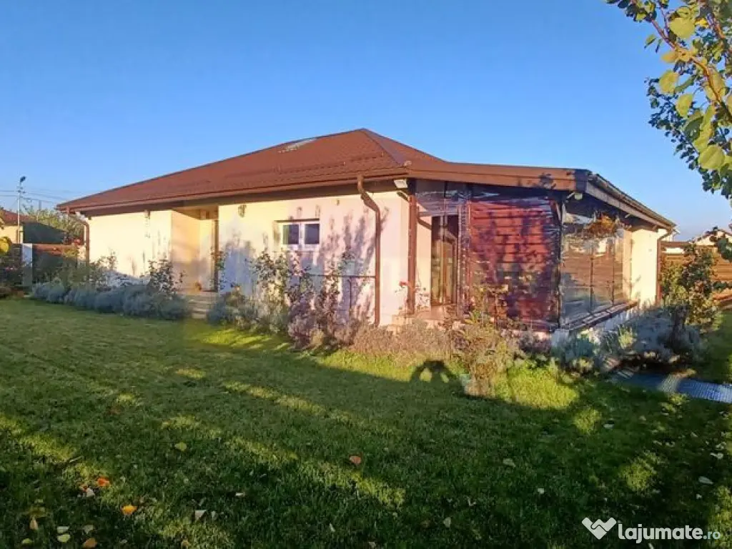 Săbăreni, casă parter 162 mp, curte 575 mp. Acasă 