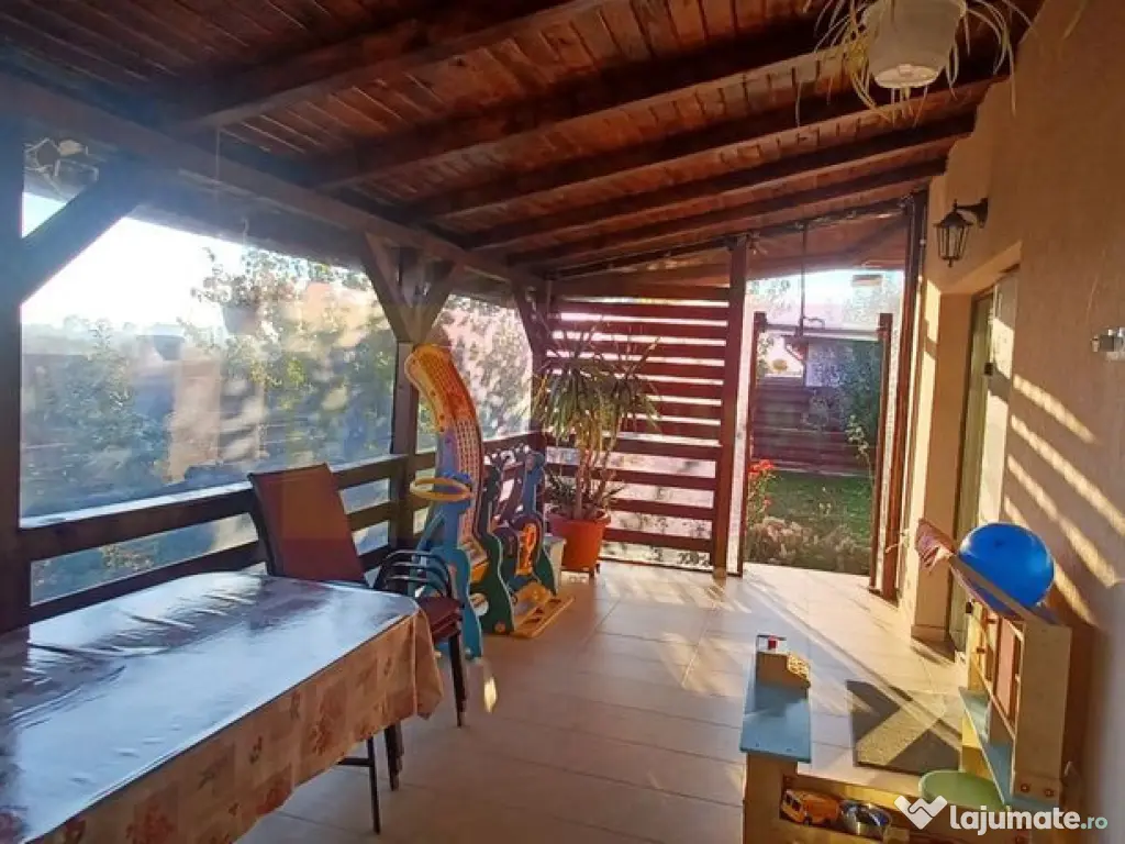 Săbăreni, casă parter 162 mp, curte 575 mp. Acasă 