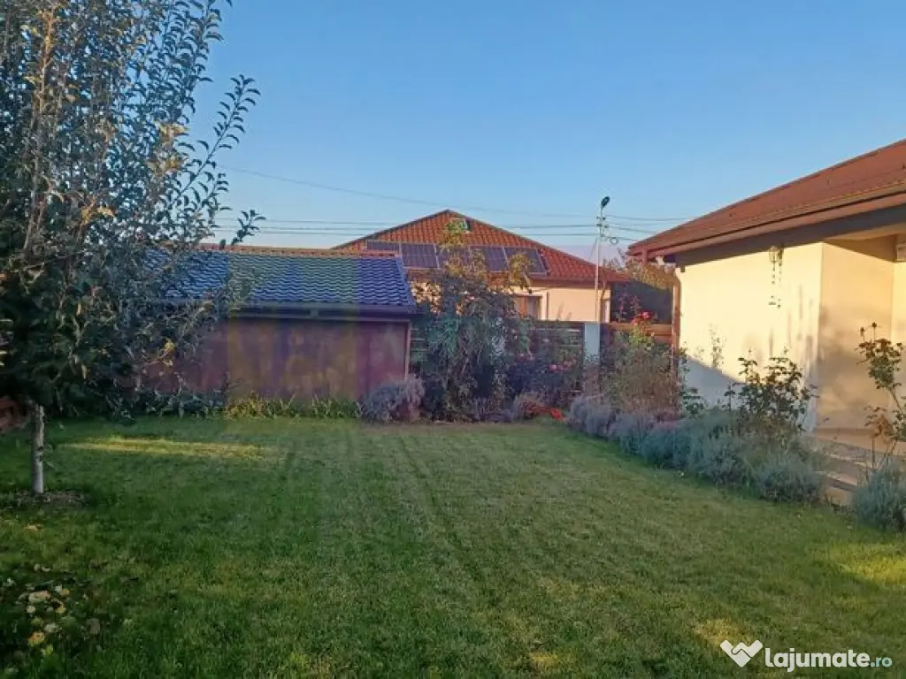 Săbăreni, casă parter 162 mp, curte 575 mp. Acasă 