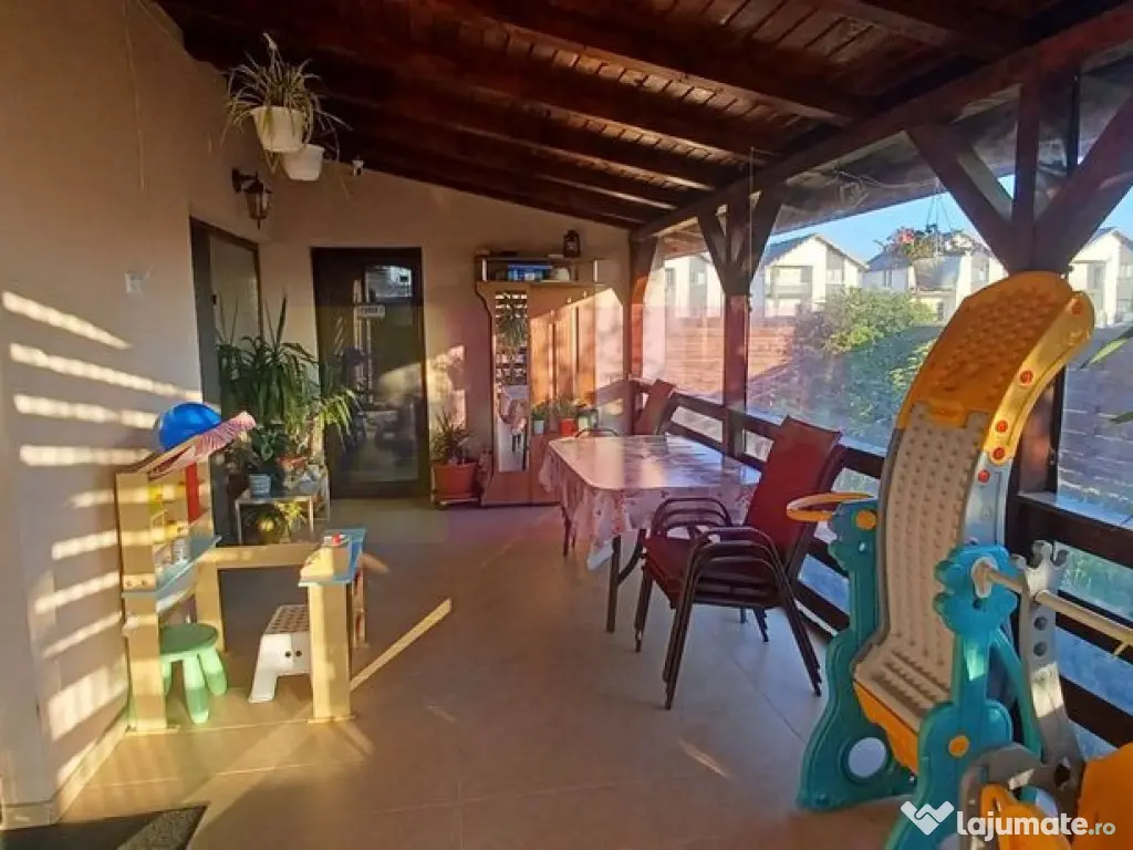 Săbăreni, casă parter 162 mp, curte 575 mp. Acasă 