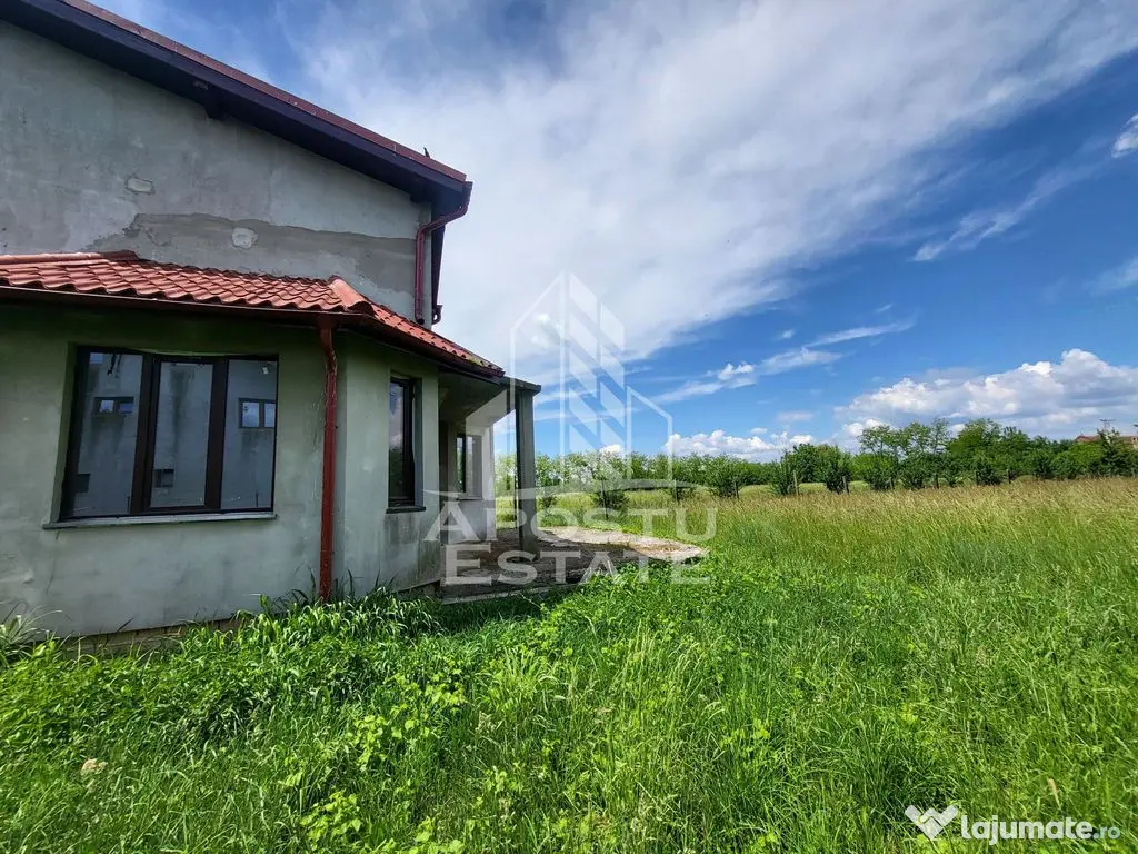 Casa individuala cu 8 camere si terase, teren generos, CO... 