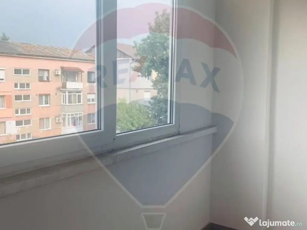 Apartament cu 3 camere de închiriat str. George Cosbuc 