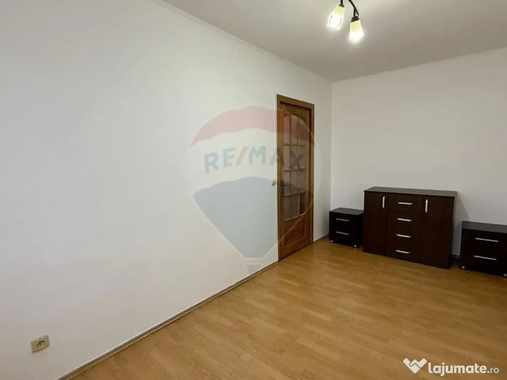 Apartament cu 3 camere de închiriat str. George Cosbuc 