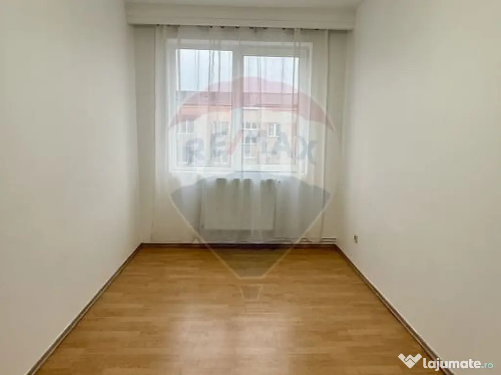 Apartament cu 3 camere de închiriat str. George Cosbuc 