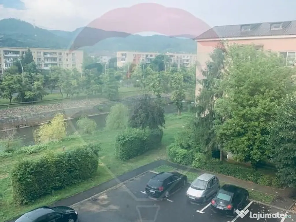 Apartament cu 3 camere de închiriat str. George Cosbuc 