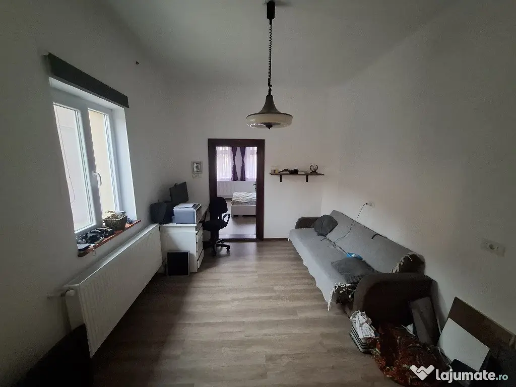 Inchiriez apartament 2 camere zona Parneava 