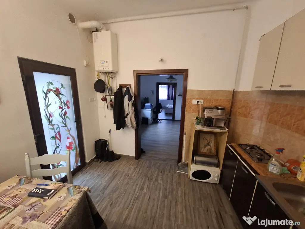 Inchiriez apartament 2 camere zona Parneava 