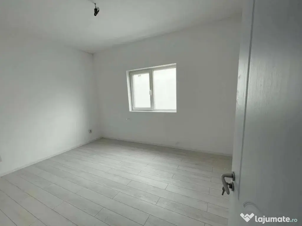 Casa cu 3 camere de vanzare|Locatie foarte buna 